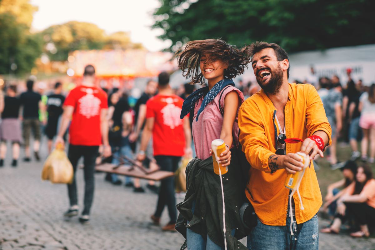 Straßenfest organisieren: Genehmigungen & Anträge